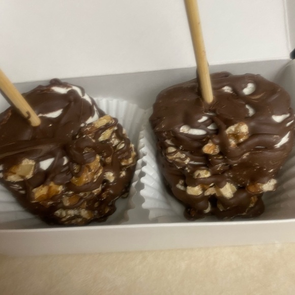 Delicious / 1 doz. ( 12 )
Chocolate covered 
GIANT MARSHMALLOWS - Picture 9 of 11